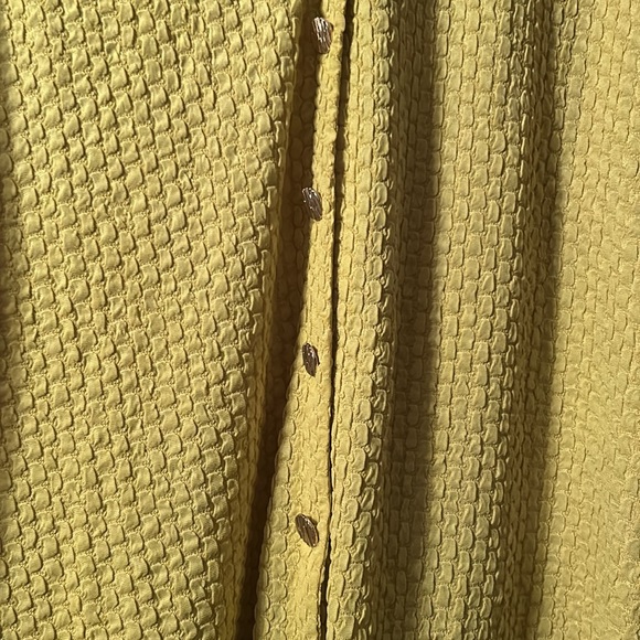 Chartreuse top 2X 🩷 - Picture 2 of 7